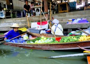 Guide to Bangkok's Floating Market & Railroad Market - Elyse Around The ...